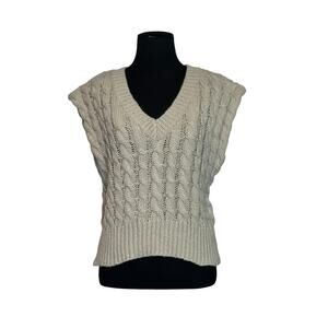 Very J silver gray cable knit v neck sweater vest size small